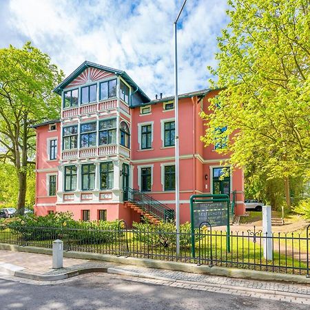 Seetelhotel Villa Waldesruh ゼーバート・ヘリングスドルフ エクステリア 写真